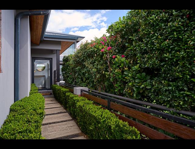 4 BEDROOM HOUSE TO LET IN WATERFALL COUNTRY VILLAGE